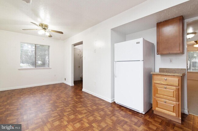 Building Photo - 2561 Fox Ridge Ct