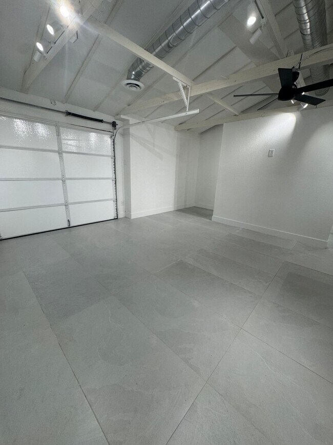 Foto del edificio - 800 Canosa Ave