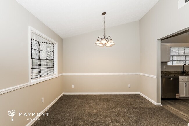 Foto del edificio - 9370 Woodloop Ct