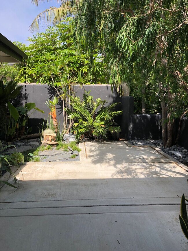 Foto del edificio - Rare custom home in South Huntington Beach