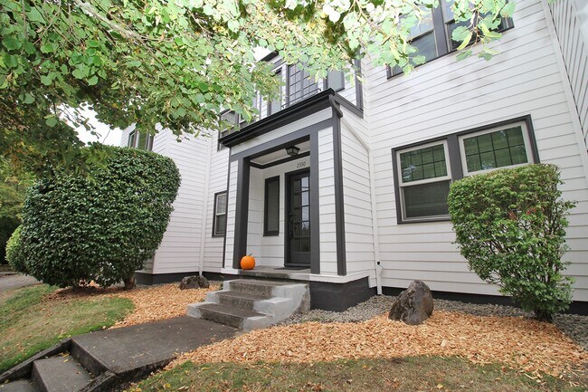Building Photo - 2330 SE 22nd Ave