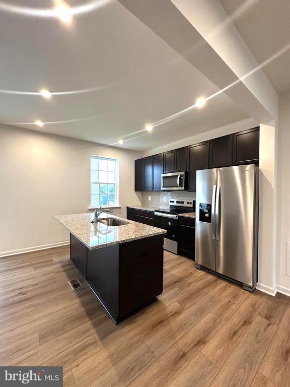 Building Photo - 93 Stafford Pl