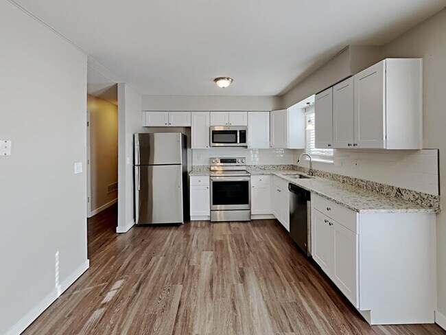 Building Photo - 3756 S Olathe Cir
