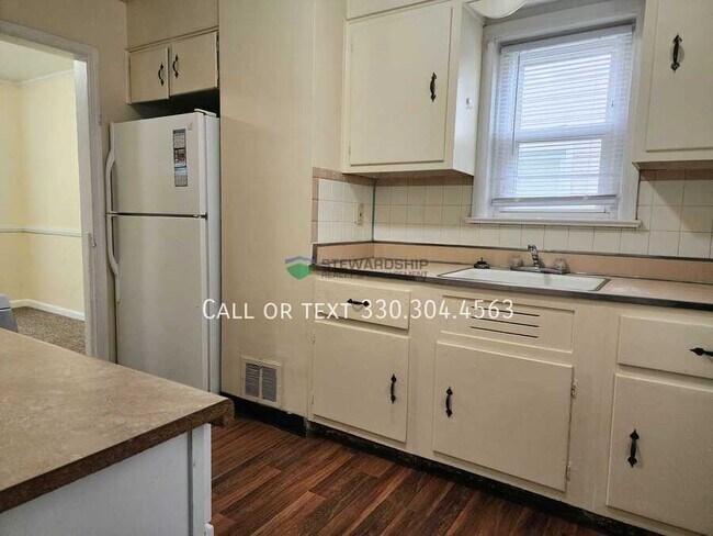 Foto del edificio - 323 Hayes Ave