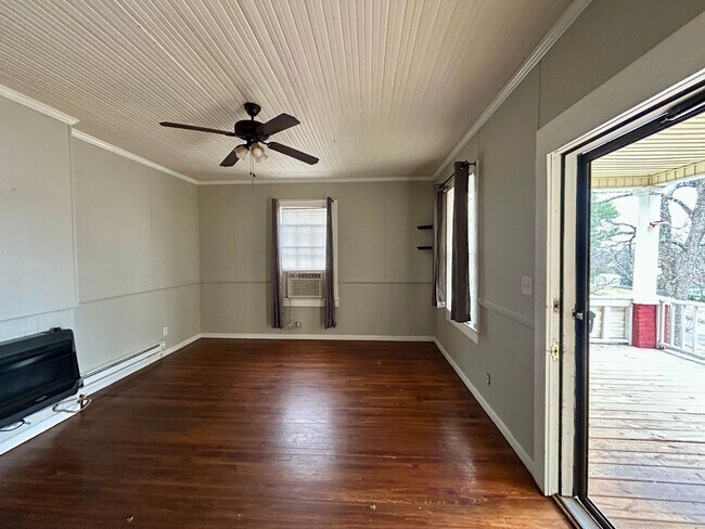 Foto del edificio - 24 W Tuscaloosa Ave