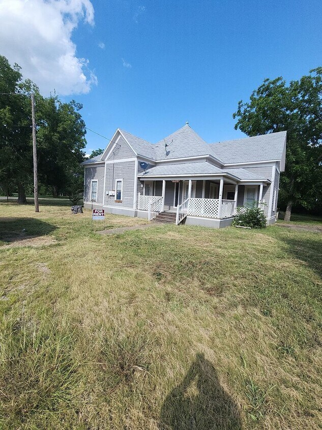 Foto principal - Affordable 3-bedroom, 2-bathroom