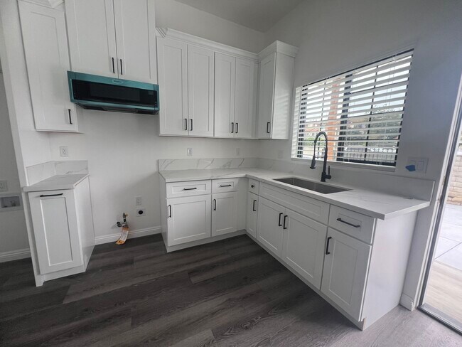 Cocina - 504 E Newmark Ave