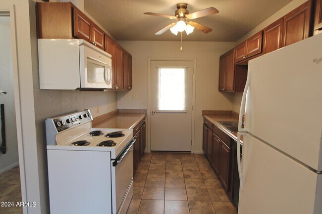 Building Photo - 1020 N Pueblo Dr