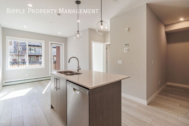 Photo du bâtiment - Modern 2 Beds, 2 Baths Apartment/Condo | N...