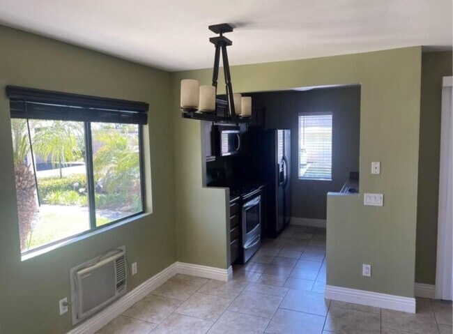 Building Photo - 1 bed 1 bath Apartment for Rent in Mira Mesa
