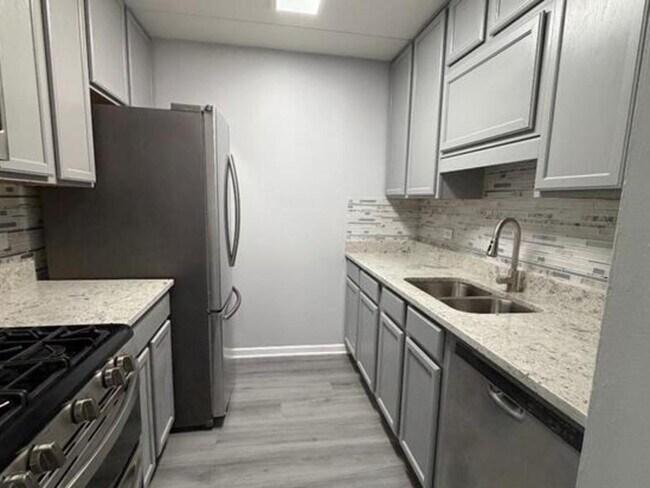 Foto del edificio - 280 Shorewood Dr