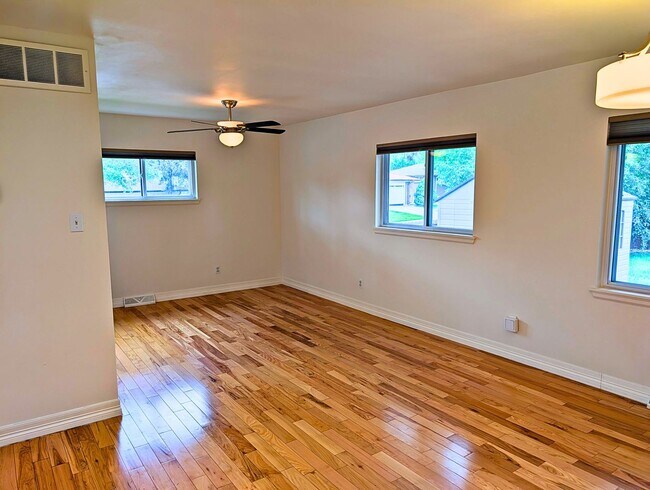 Building Photo - BEAUTIFUL 4 Bed 2 Bath Hampden Neighborhoo...