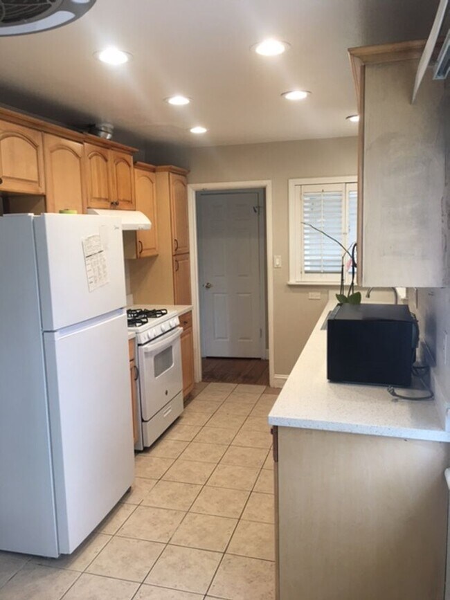 Building Photo - Awesome 3/2 Rancher in Concord- Close to B...