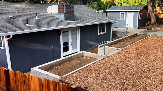 Building Photo - 3536 Pine Ave