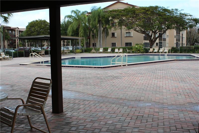 Foto principal - 13700 SW 11th St