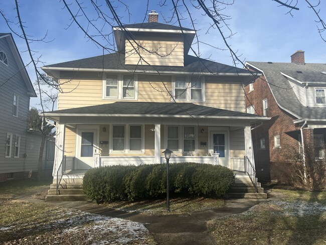 Building Photo - 225 E Allen St