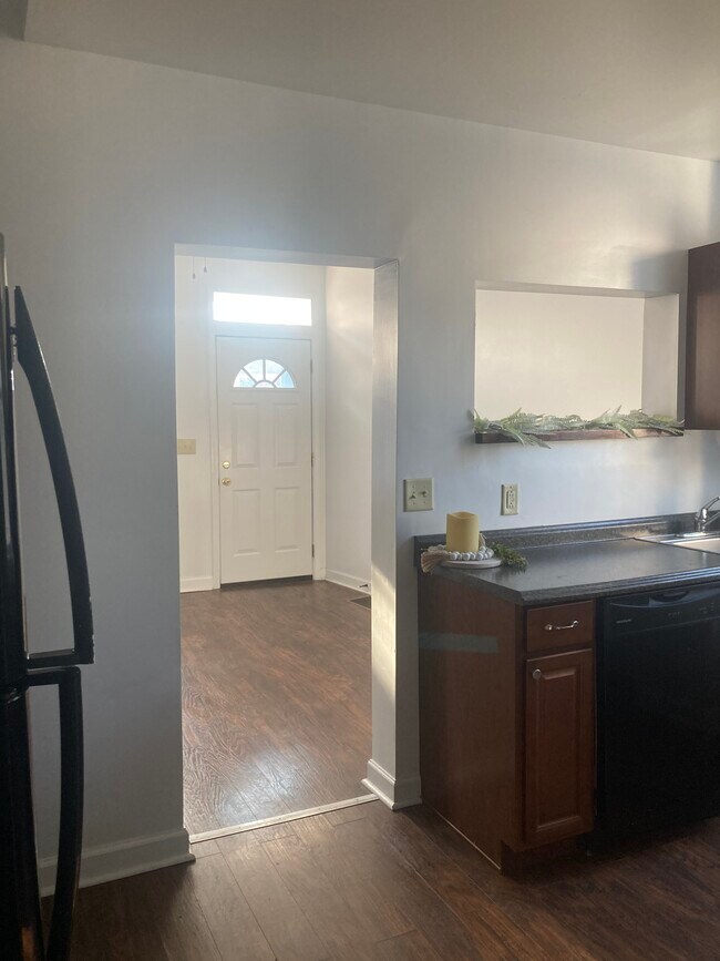 Building Photo - 2340 E Carson St