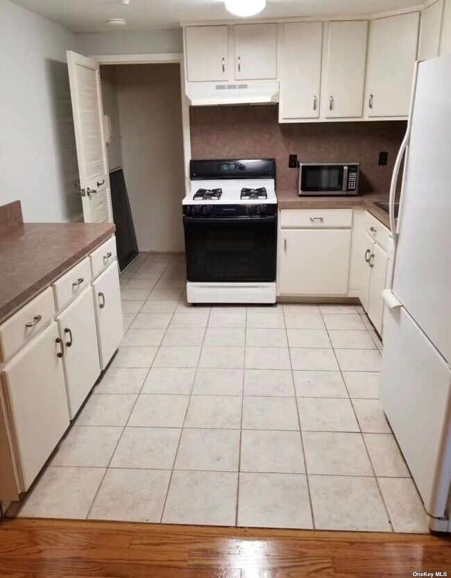 Building Photo - 661 Blue Ridge Dr