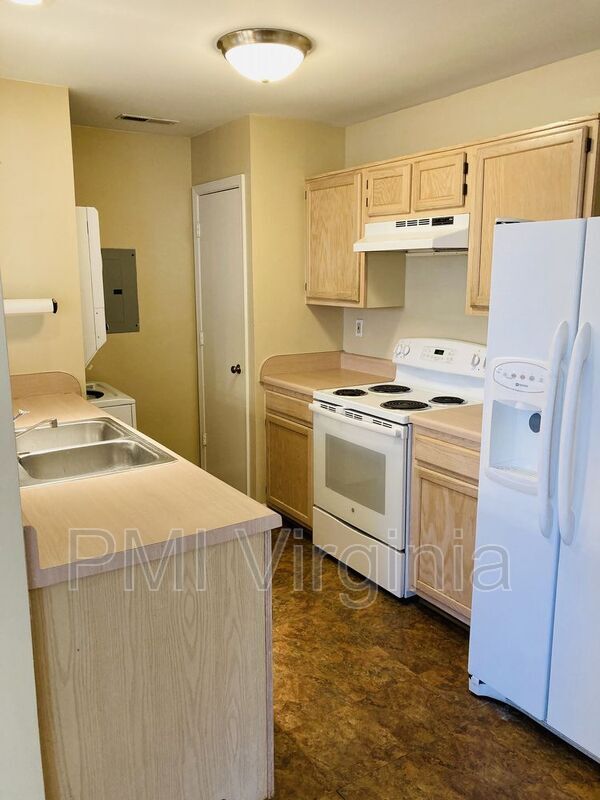Foto principal - 4565 Shallowford Cir