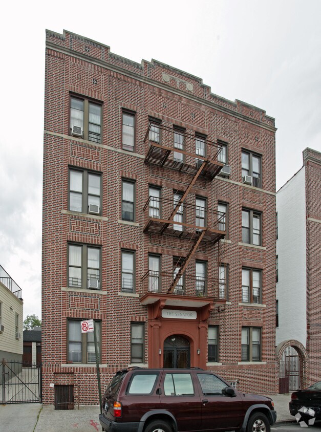 Building Photo - The Senator