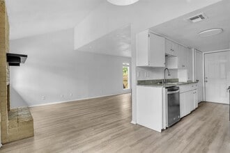 Building Photo - 2414 B Patrick Henry St Building Photo - 2414 B Patrick Henry St