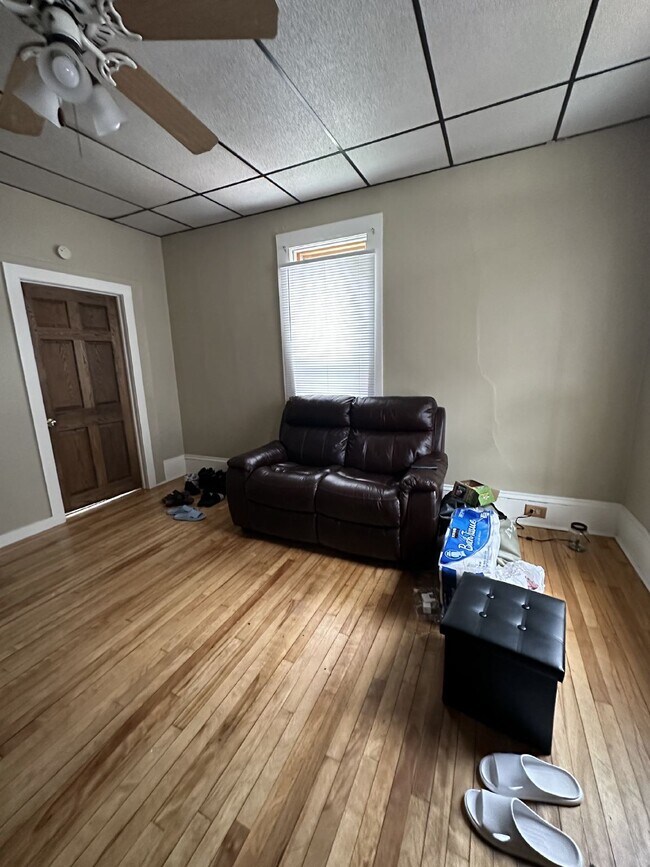 Building Photo - LOOKING FOR A FEMALE SUBLEASER FOR JUNE 1s...