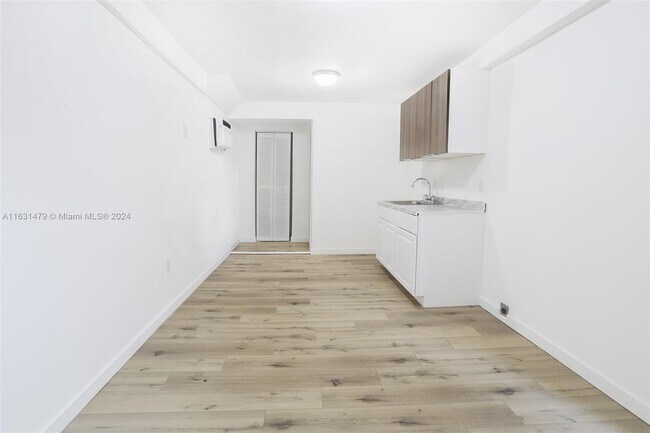 Foto del edificio - 1111 SW 11th St
