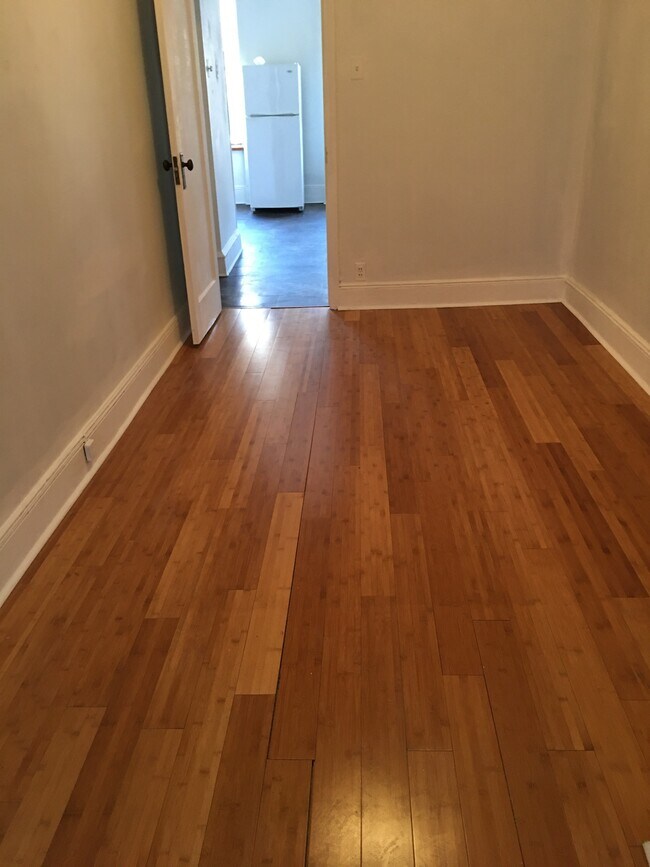 Building Photo - Prime Cobble Hill One Bedroom