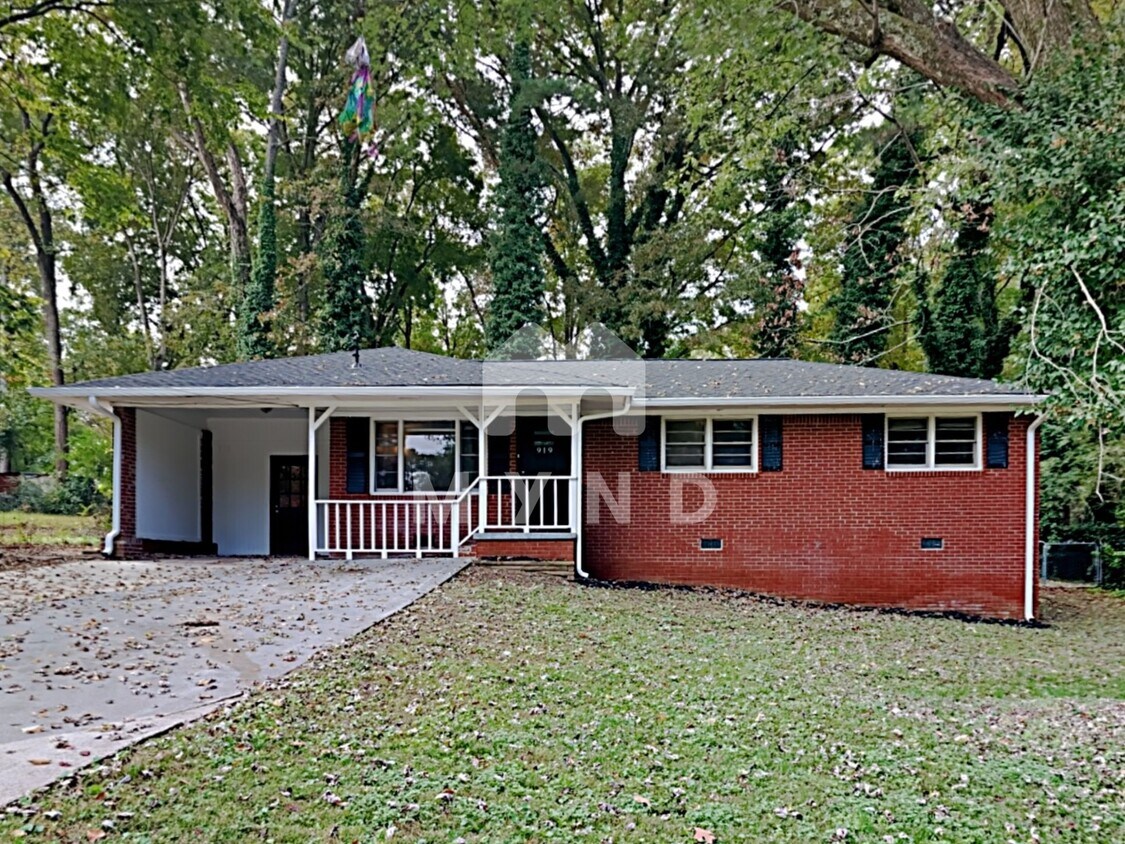 Primary Photo - 919 Green Valley Rd SW