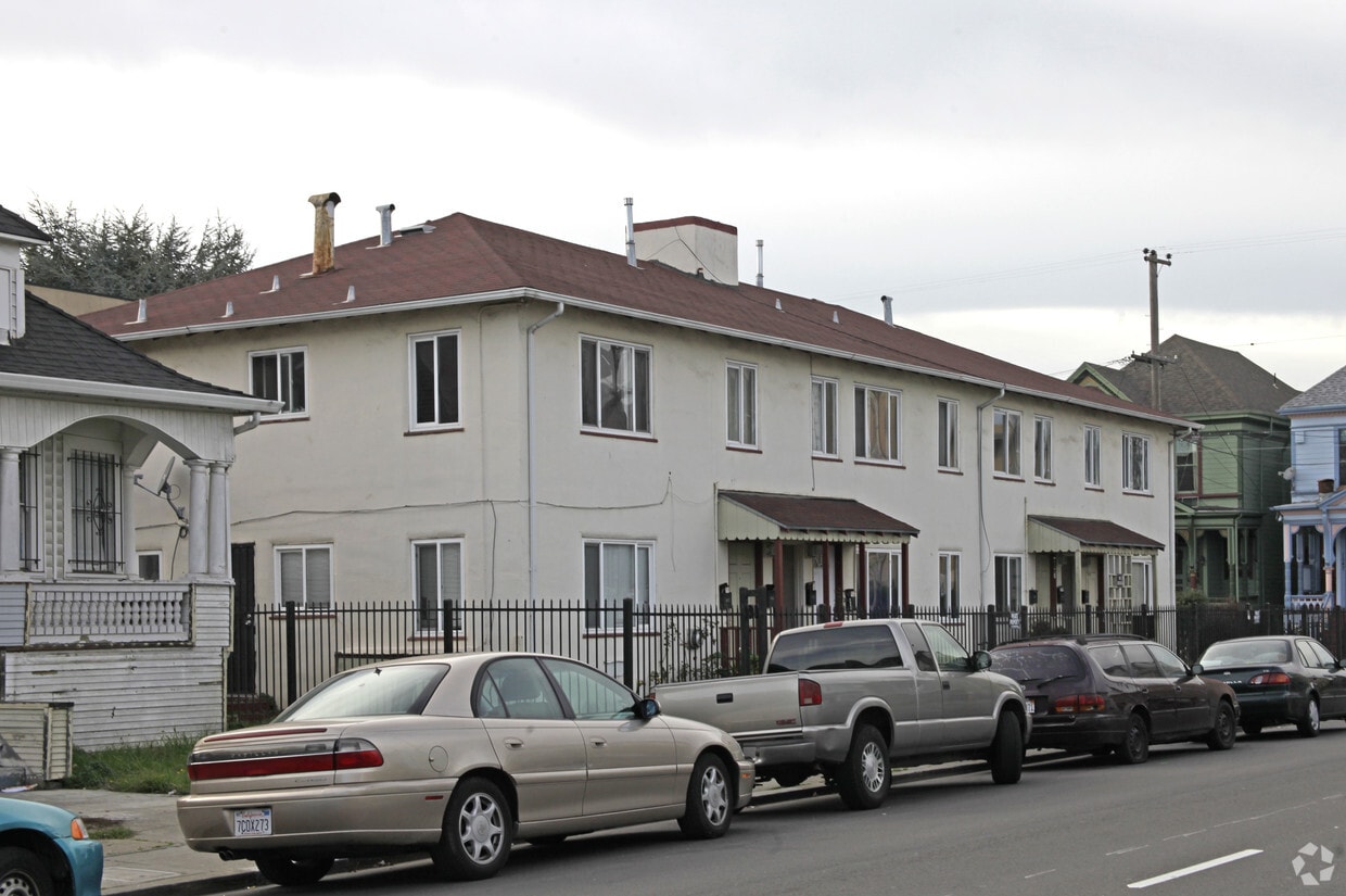 Building Photo - 601-617 Foothill Blvd