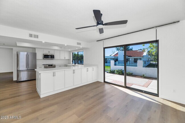 Foto del edificio - 8151 E Del Joya Dr