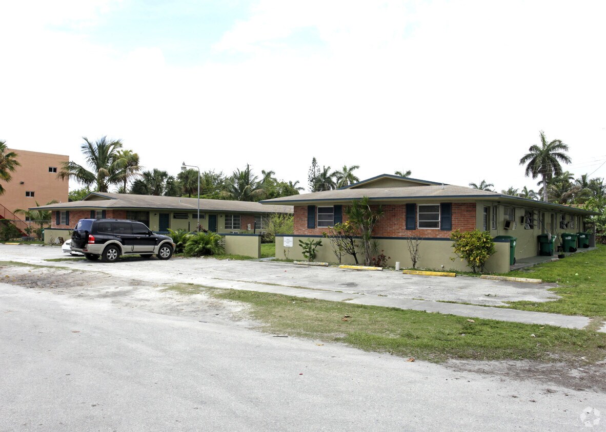 Foto del edificio - 14880-14890 NE 5th Ct