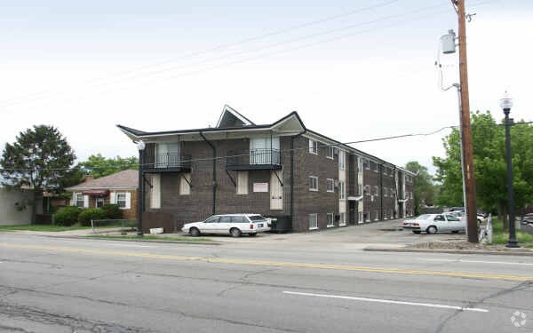 Building Photo - 9307 Irving Park Rd
