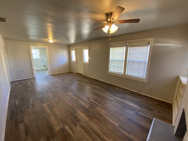 Foto del edificio - Spacious 2 Bed 1 Bath!
