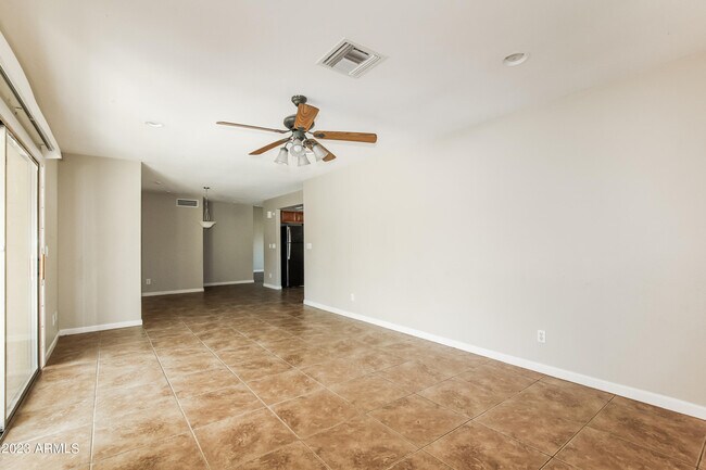 Foto del edificio - 5725 W Yucca St