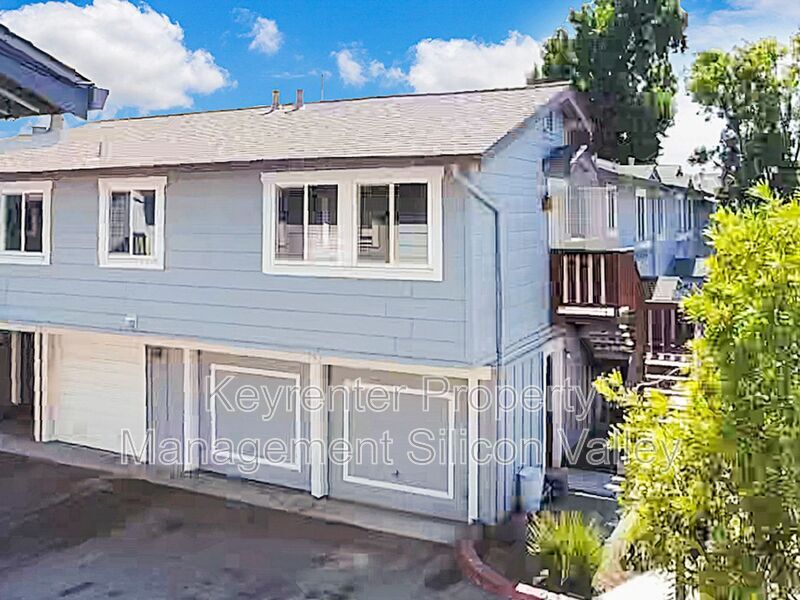 Primary Photo - 547 Groth Pl