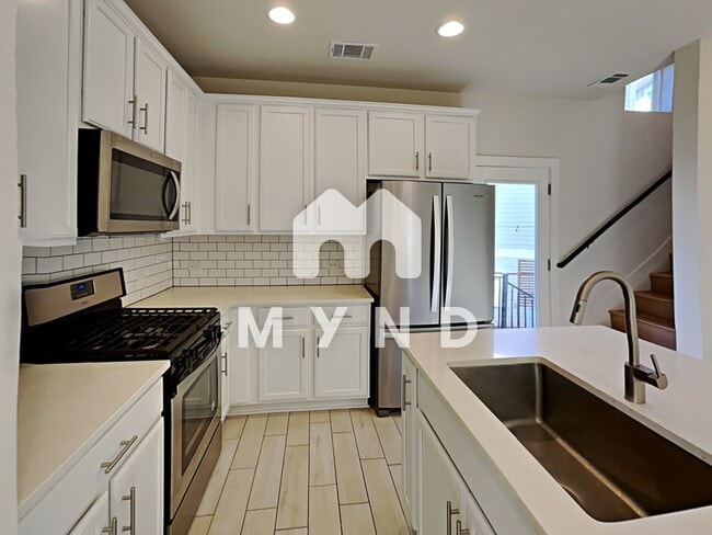 Building Photo - 2000 Teagle Dr Unit 212C
