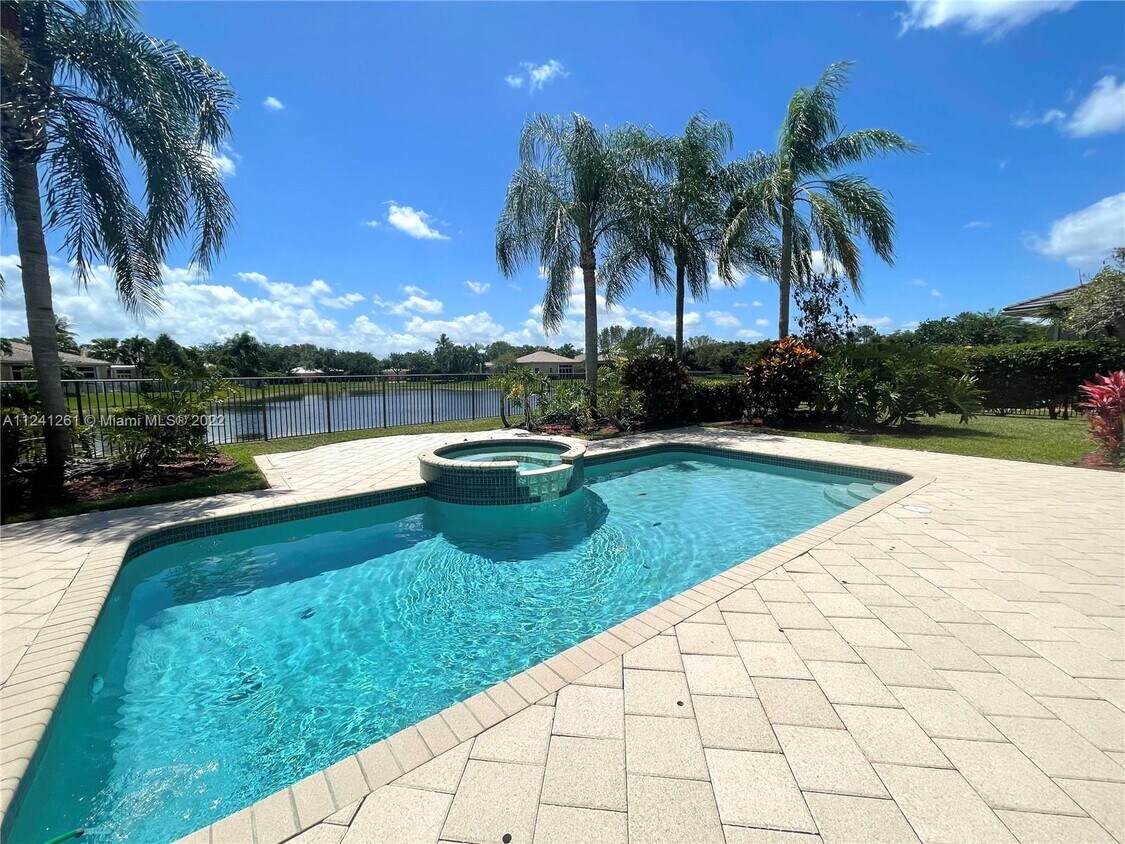 Primary Photo - 2547 Montclaire Cir