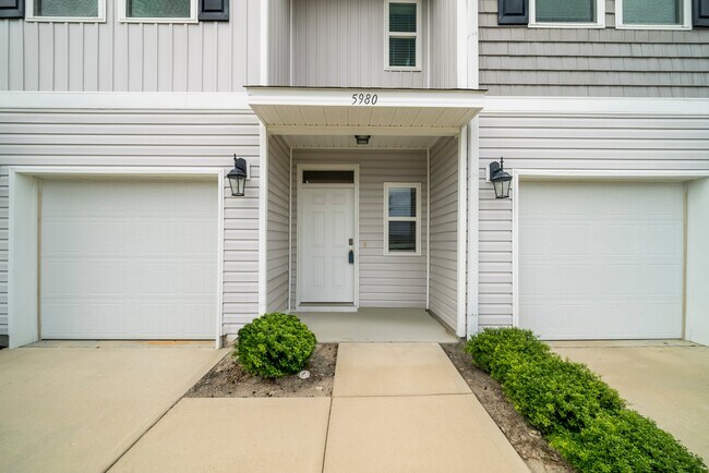 Foto del edificio - 5980 Callaway Cir