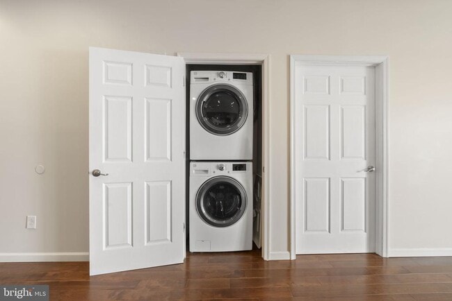 Building Photo - 118-20 Richmond St