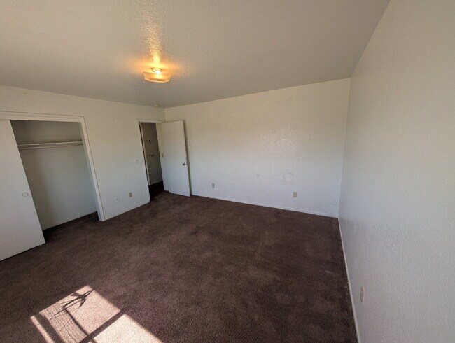 Foto del edificio - "Charming Studio Retreat: Your Cozy Haven in Porterville!"