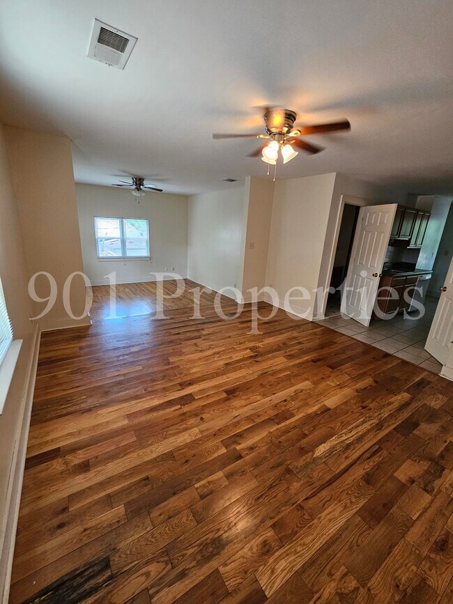 Building Photo - 975 Meda St