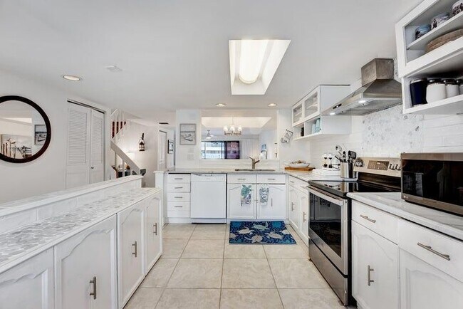 Foto del edificio - 716 NE 20th Ln