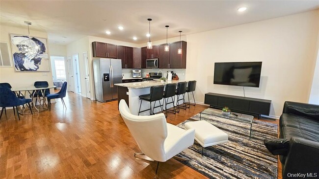 Foto del edificio - 260 W Main St