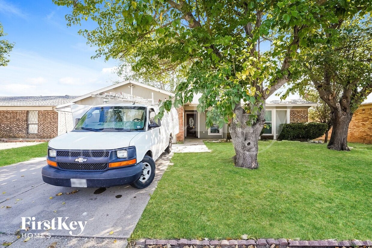 Primary Photo - 6104 Skylark Ln