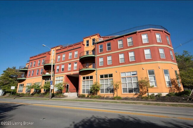 Foto del edificio - 2411 Brownsboro Rd