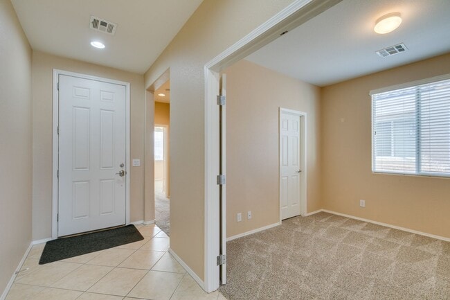 Foto del edificio - 6290 Majestic Hills Ave