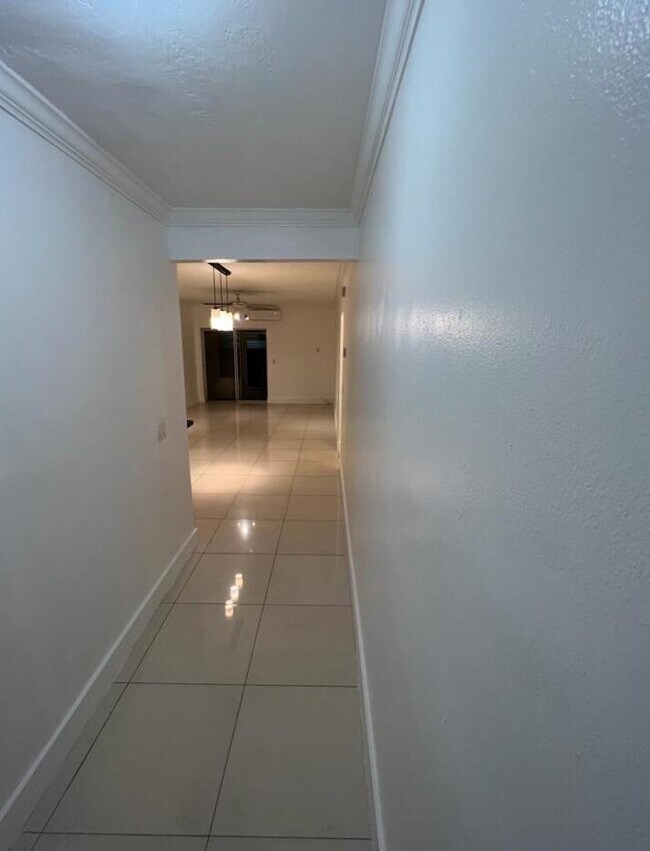 Foto del edificio - 1560 NE 127th St