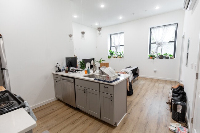 Photo - 3945 Lancaster Ave Apartment