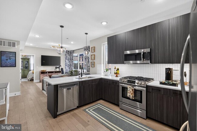 Foto del edificio - 2457 Carpenter St